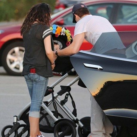 Έτσι κάνετε και στο σπίτι; Γιατί η Mila Kunis δεν ασχολείται με το μωρό της;
