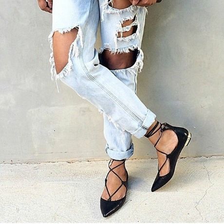 Αυτές οι μπαλαρίνες είναι το πιο hot shoe trend της νέας σεζόν!