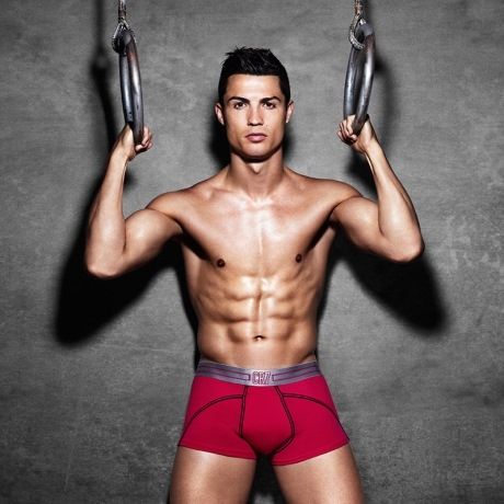 Ο Cristiano Ronaldo απαντάει στην Irina Shayk με την πιο σέξι φωτογράφιση της χρονιάς