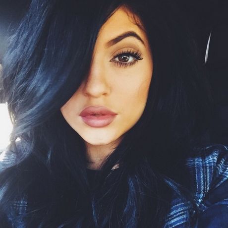 Δε θα πιστεύετε πόση ώρα παίρνει στην Kylie Jenner να «φουσκώσει» τα χείλη της!