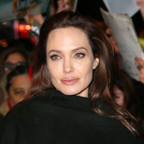Η Angelina Jolie δέχτηκε «επίθεση» μετά την ανακοίνωση για την αφαίρεση των ωοθηκών της