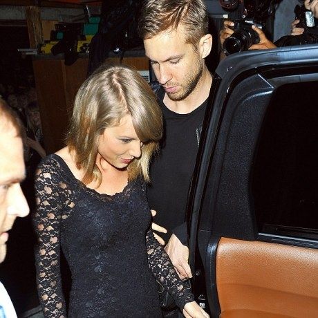 Αυτός είναι ο κούκλος σύντροφος της Taylor Swift. Δείτε τον πριν τις πλαστικές επεμβάσεις!