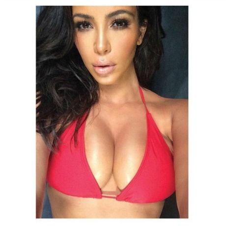 Η Kim Kardashian έβγαλε βιβλίο με τις selfies της!