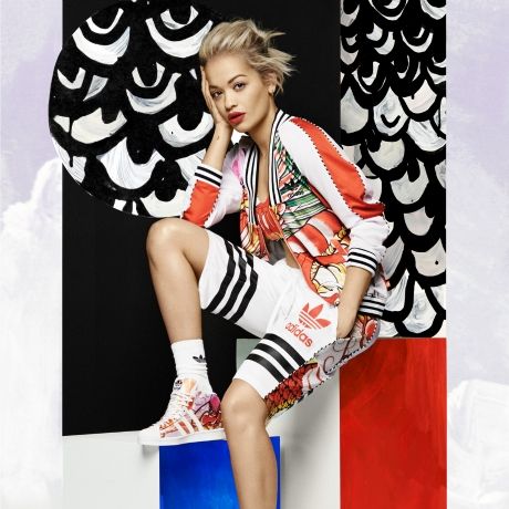 Η Rita Ora φέρνει την Ανατολή στα παπούτσια μας!