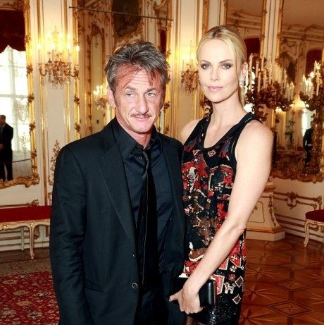 Ε όχι: Λίγες μέρες μετά το χωρισμό, ο Sean Penn με νέα διάσημη αγαπημένη στο πλευρό του