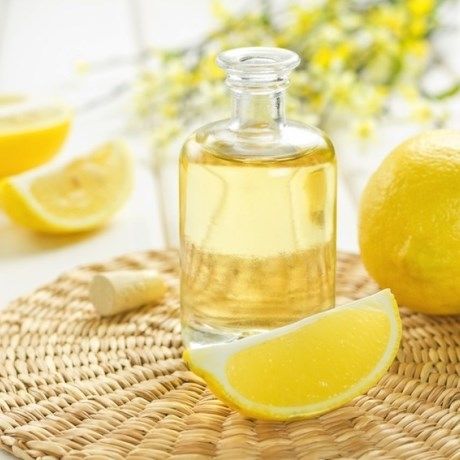 10 εναλλακτικές χρήσεις του λεμονιού που θα σας «λύσουν» τα χέρια