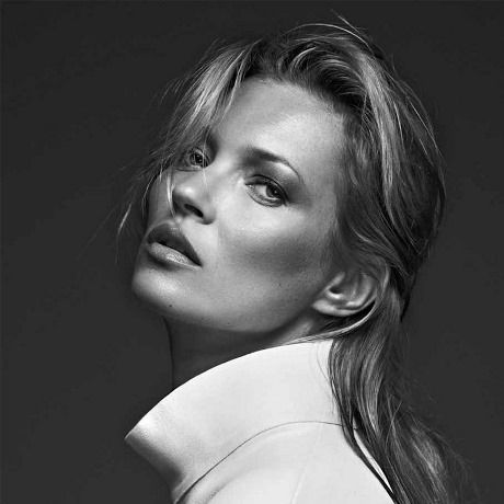 Mία του και μία της!Η Kate Moss δεν έκατσε με δεμένα χέρια μετά τα φλέρτ του πρώην της!