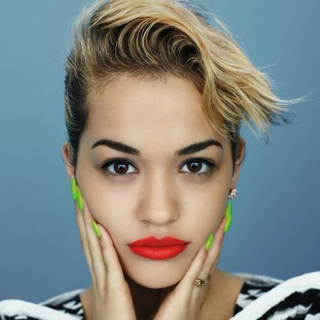 Μαγιό σε βραδινή έξοδο; Η Rita Ora το τόλμησε!