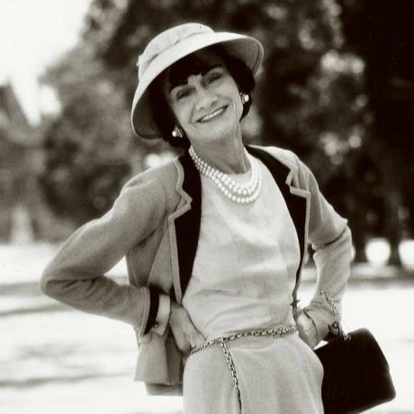 Αφιέρωμα στην Coco Chanel: Σαν σήμερα γεννήθηκε η σημαντικότερη σχεδιάστρια του πλανήτη