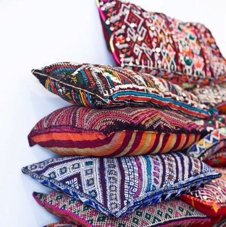 Bohemiam Decoration: Δώσε μία νότα ανανέωσης στο σαλόνι σου με αυτά τα μαξιλάρια
