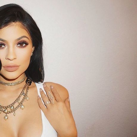 Δε θα πιστέψετε πόσα χρήματα ξόδεψε η Kylie Jenner για ένα ζευγάρι sneakers Converse!