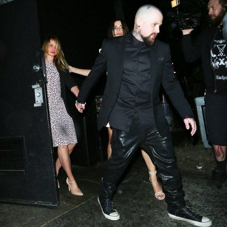 H βραδιά αυτή θα της μείνει αξέχαστη! H Cameron Diaz γλίστρησε και... έπεσε