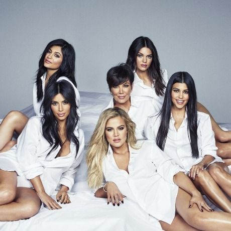 «Η Πρώτη Οικογένεια της Αμερικής»: Kardashians & Jenners στο εξώφυλλο του Cosmopolitan