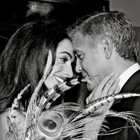 Ο George Clooney έκανε την έκπληξη και άφησε άφωνη την Amal Alamuddin με το δώρο του