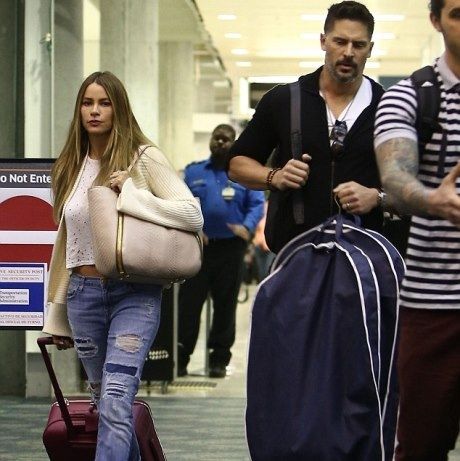 Vergara- Manganiello: Τρισευτυχισμένοι έφτασαν στη Φλόριντα για τον γάμο τους