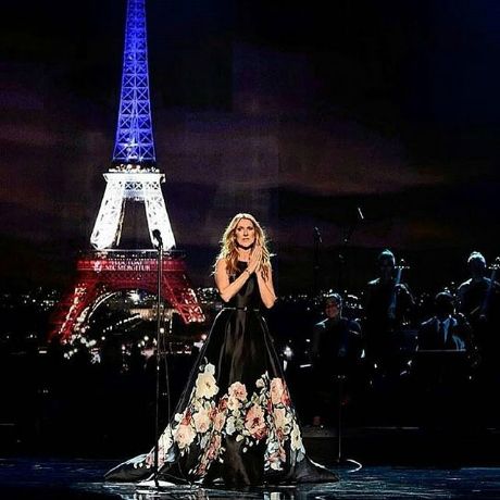 American Music Awards: Η ανατριχιαστική ερμηνεία της Celine Dion για τα θύματα στο Παρίσι