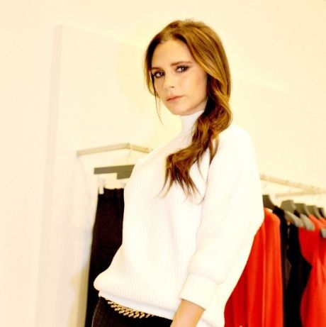 Μόλις καταλάβαμε πως οι εμφανίσεις της Victoria Beckham κρύβουν ένα μυστήριο