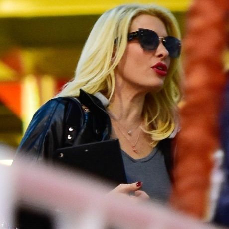 Η Ελένη Μενεγάκη με άψογο στυλ στο πλοίο για Άνδρο!