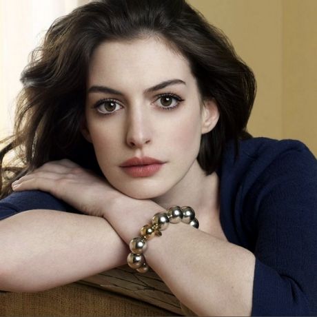 Δείτε την Anne Hathaway στην πρώτη της εμφάνιση μετά την ανακοίνωση της εγκυμοσύνης!