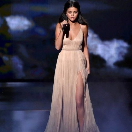 Ήταν να μην πάρει φόρα: Η Selena Gomez μόνο με τα εσώρουχά της