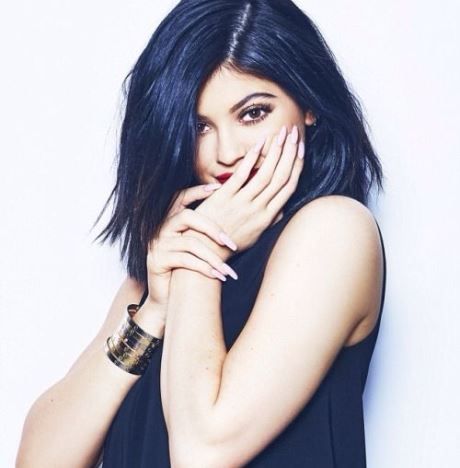 Κι όμως, δεν περιμέναμε από την Kylie να έχει αυτό το χρώμα και το μήκος στα νύχια της!