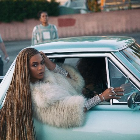 Δες όλα τα απίστευτα designer looks της Beyoncé από το νέο της video clip!