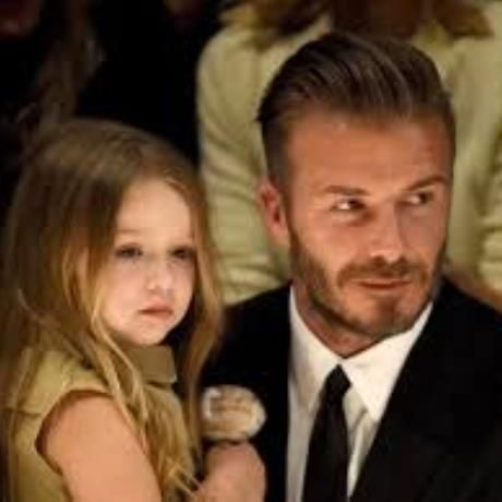 Harper Beckham: Έκλεψε την παράσταση στο αεροδρόμιο της Νέας Υόρκης