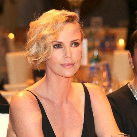 Η Charlize Theron σε μία σπάνια εμφάνιση με την κορούλα της