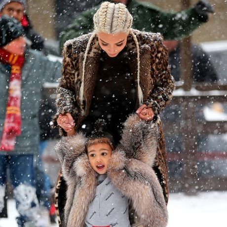 Η Kim Kardashian μαθαίνει ice-skating στη μικρή North και οι φωτογραφίες είναι υπέροχες