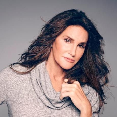 Μετά την αλλαγή φύλλου η Caitlyn Jenner φοράει νυφικό