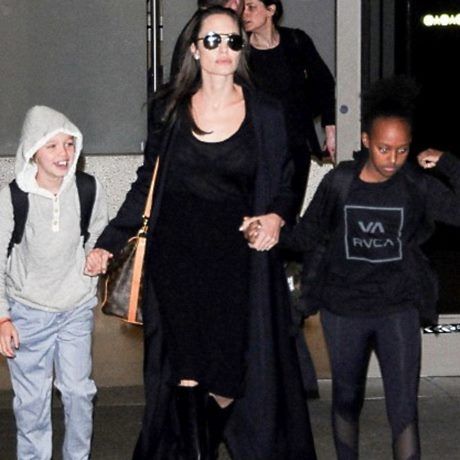 Angelina Jolie: Με τα παιδιά της στο αεροδρόμιο