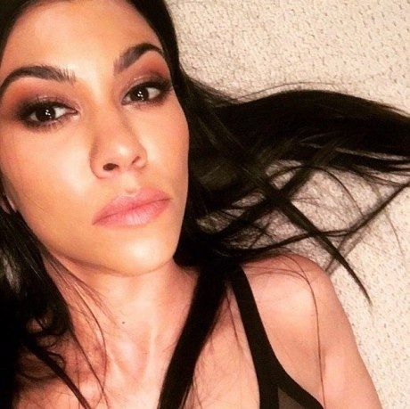 Μα καμία αυτοπεποίθηση; Η Kourtney Kardashian έκανε το χειρότερο photoshop ever!