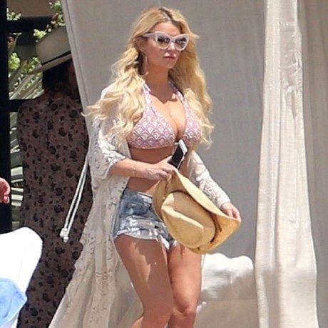 Αυτή η εμφάνιση της Jessica Simpson με μαγιό, είναι ό,τι πιο κακόγουστο θα δεις σήμερα!