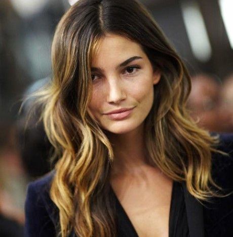 Lily Aldridge: Πώς συνδύασε σε μία εμφάνιση, 3 διαφορετικά beauty trends!