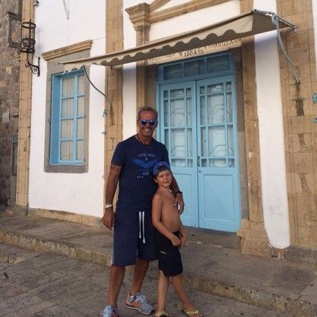 Ο γιος του Κωστόπουλου & της Μπαλατσινού, Μάξιμος, μεγάλωσε πολύ: Δείτε τον στην παραλία!