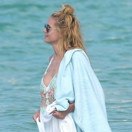 Heidi Klum: Η νέα αποκαλυπτική εμφάνιση με μαγιό