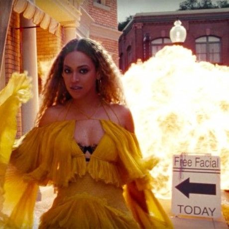 Η Beyonce κυκλοφόρησε το νέο της άλμπουμ και το έκανε με τον πιο cool τρόπο (video)