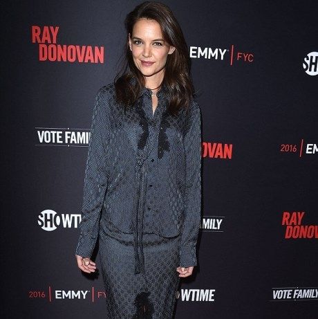 Wow! Η Katie Holmes ποζάρει χωρίς ίχνος μακιγιάζ και μας αφήνει άφωνες