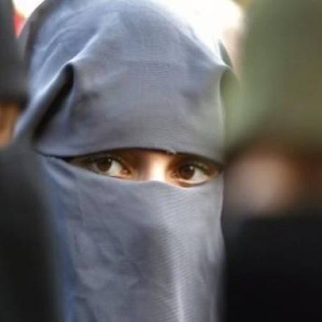 Απίστευτο! Χότζας προς γυναίκες: "Να τρώτε ξύλο για να μην έχετε κυτταρίτιδα"!