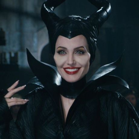 Τα υπέροχα παπούτσια του Louboutin για την Jolie μπορούν να γίνουν δικά σας