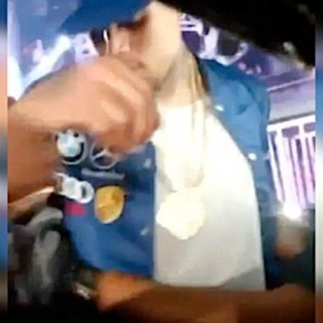Σάλος στην Αμερική: Ο Chris Brown χτύπησε θαυμάστρια σε nightclub (video)