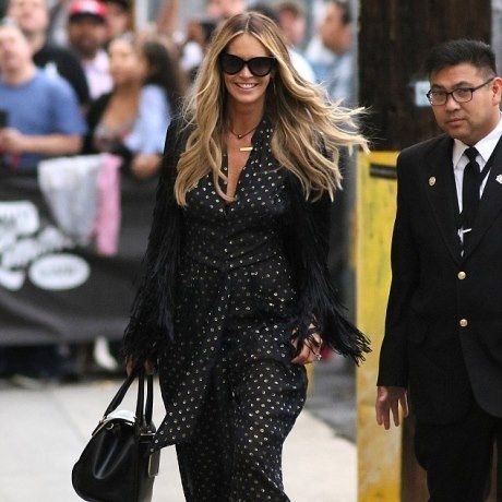 Μας κάνει πλάκα; Η Elle Macpherson είναι το μοντέλο που... δε γερνάει