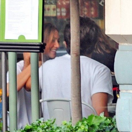 Ο αναποφάσιστος star βρήκε κορίτσι και δύο διάσημες καρδιές θα κλάψουν με μαύρο δάκρυ