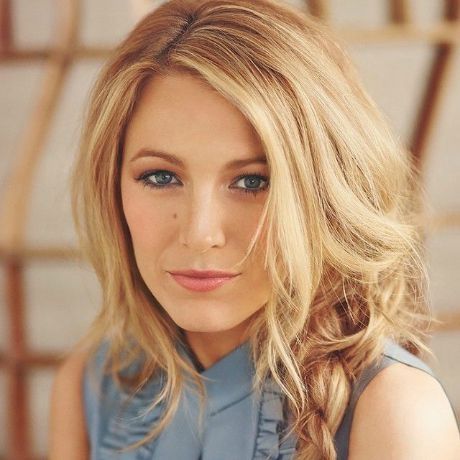 Η Blake Lively σου δείχνει πώς να φορέσεις τα florals με τον πιο cool τρόπο