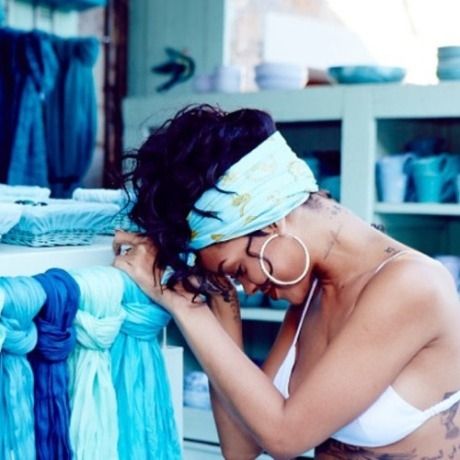 Η Rihanna δε φοβάται να «τσαλακωθεί»: Οι τελευταίες της φωτογραφίες θα σας πείσουν