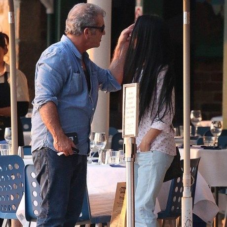 Μπαμπάς για 9η φορά; Φήμες θέλουν την 24χρονη σύντροφό του σταρ να είναι έγκυος