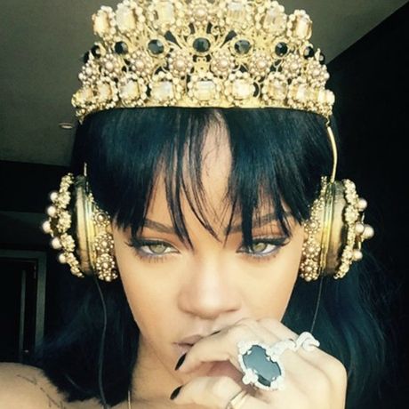 Κορίτσι από χρυσό: Η Rihanna έσπασε το ρεκόρ του Michael Jackson!