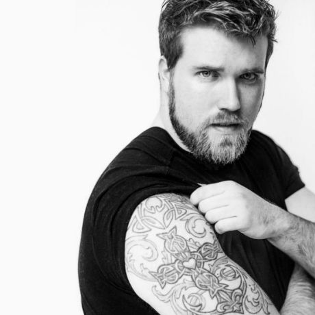Ο Zach Miko είναι ο πρώτος plus-size άνδρας-μοντέλο που υπέγραψε με μεγάλο πρακτορείο