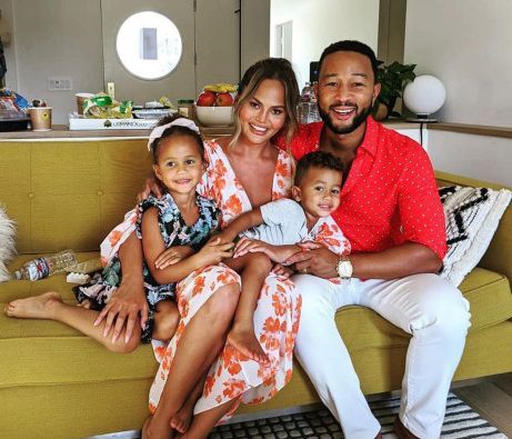 Έτοιμη να αποκτήσει τρίτο παιδί η Chrissy Teigen μετά την σοκαριστική αποβολή της