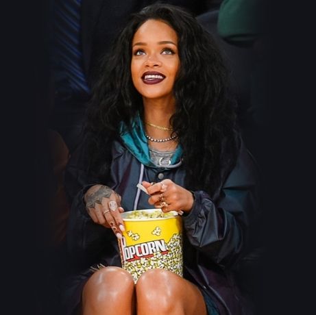 Μας έφτιαξε τη μέρα:Η νέα μεταμόρφωση της Rihanna που μας έκανε να ξεκαρδιστούμε στα γέλια